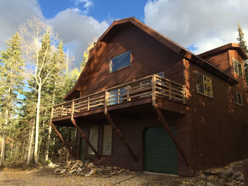 Rummelig 4BR, 4BA + 2min fra skiløb, HotTub, kabel + teater, Wifi - Image 1