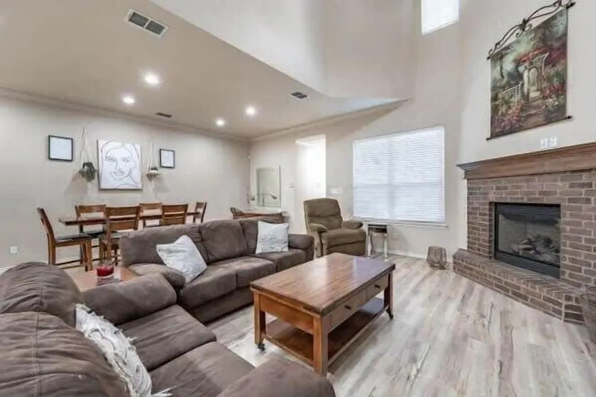 Overton Opulence - 3BR 3BA - Close to Tech - Image 1