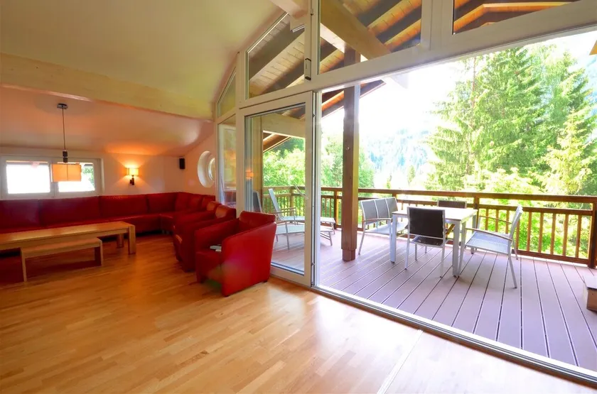 Exquisite penthouse with large balcony in superb location; whirlpool in winter - Image 1
