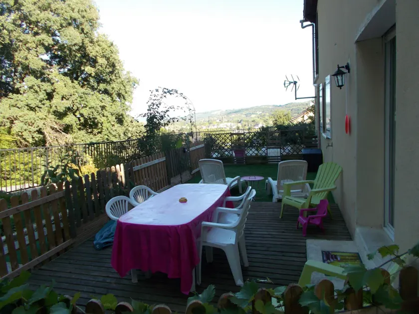 Au calme avec terrasse sur les hauteurs de Terrasson. - Image 1
