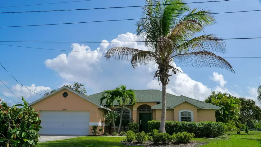 Private Heated Pool, Tropical Breezes from the Ocean, Only 10 Minutes to Beach! - Image 1
