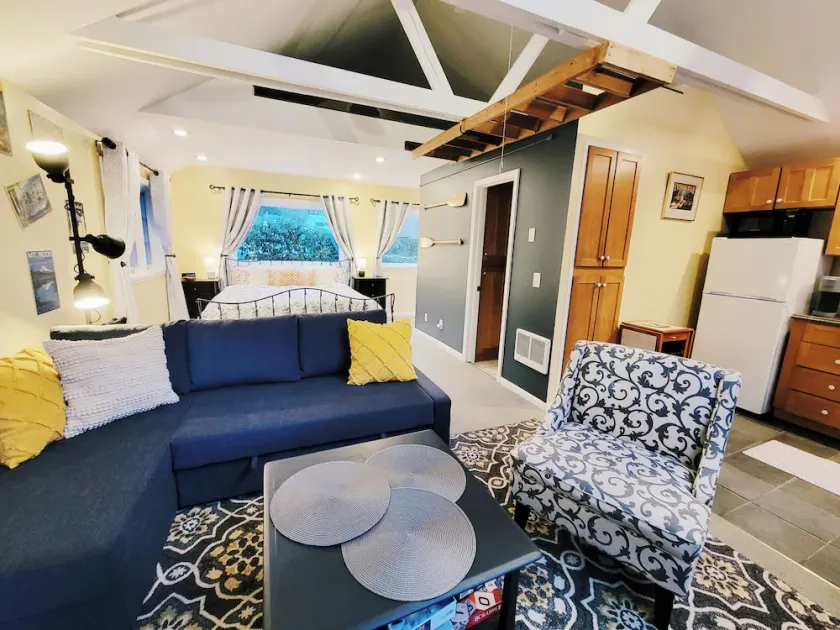 All the amenities of home with no cleaning fees and first breakfast included! - Image 1