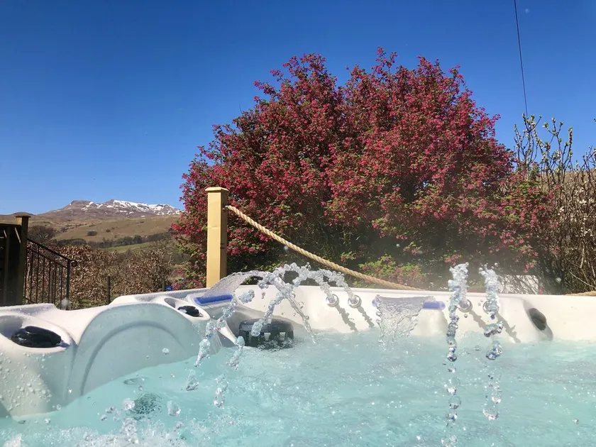 Cottage avec jacuzzi et jardin - Image 1