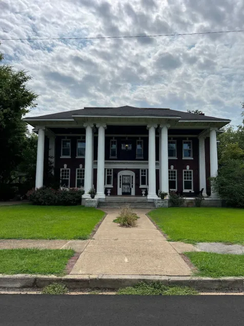 The Governors Mansion in Clarksdale Mississippi. A Step Back in Time - Image 1