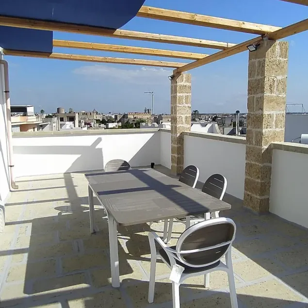 Terrazzo vista mare, 2 bagni, 3 camere, soggiorno WiFi Linkem, parking, 2 km mar - Image 1