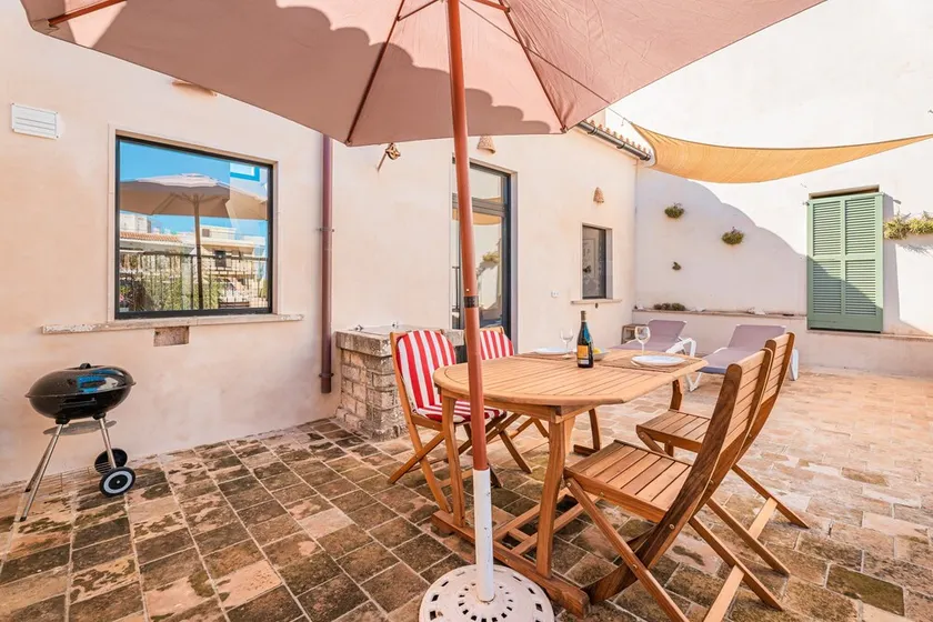 Holiday Home 'Casa La Mar' with Private Terrace, Wi-Fi and Air Conditioning - Image 1