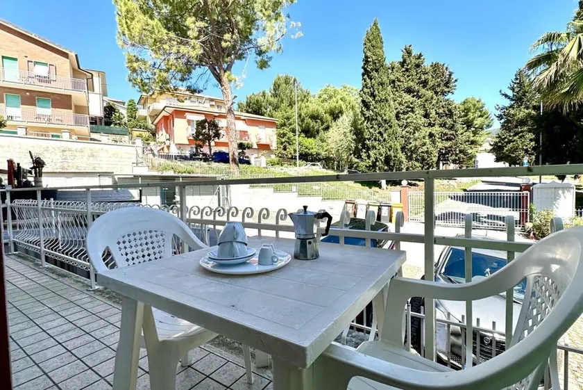 S179 - Sirolo, fully equipped three-room apartment in one hundred - Image 1