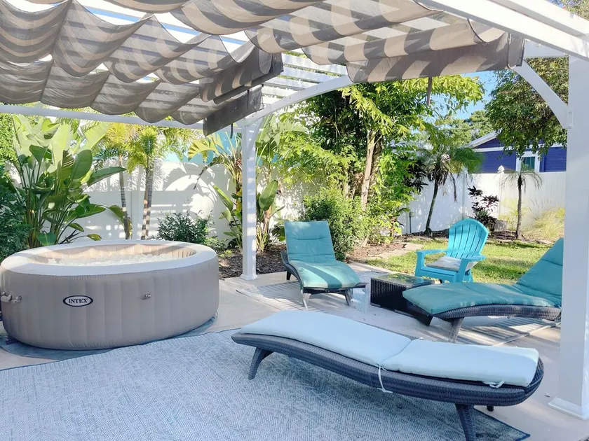 Quiet beach cottage with SPA near Anna Maria Island and IMG, downtown - Image 1
