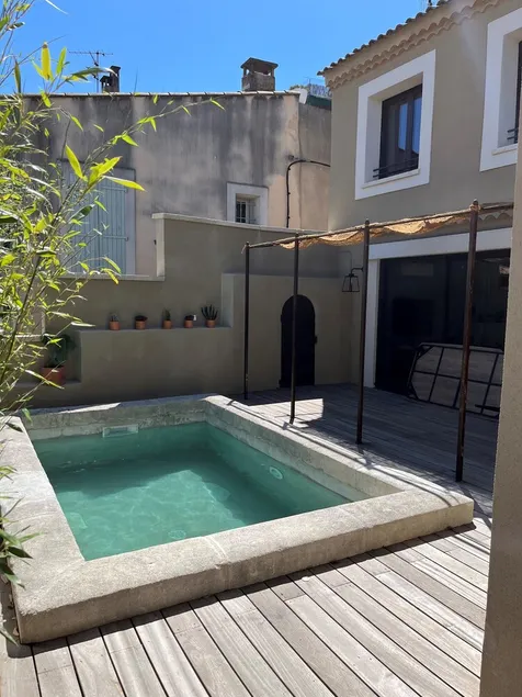 Ten minutes from Avignon and Isle sur Sorgue, in the heart of the village, charming villa - Image 1