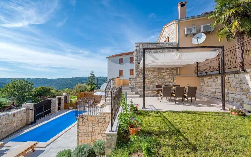 Villa with pool and panoramic view - Image 1