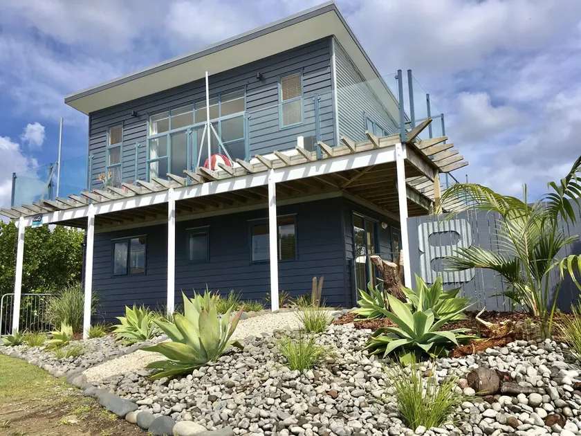 Oceans 8 - Mangawhai Heads Holiday Home - Image 1