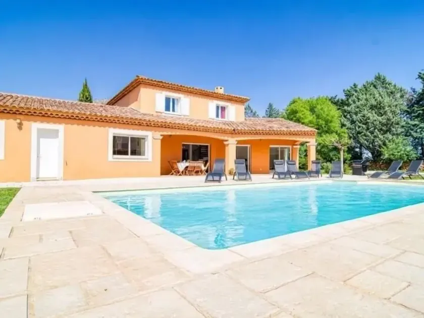 Recent Provencal villa, 8 rooms, all comfort with swimming pool on closed space - Image 1