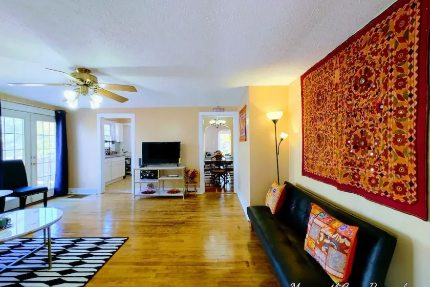 Inxon Mammoth Cave Bungalow Sleeps 16 - Image 1