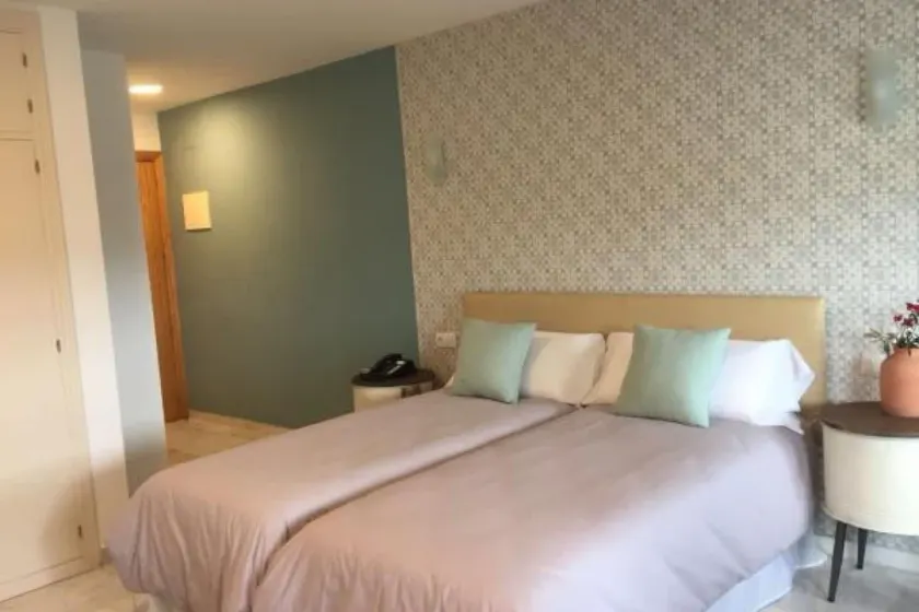 H. Triple Nomads - One Room Hotel, Sleeps 3 - Image 1