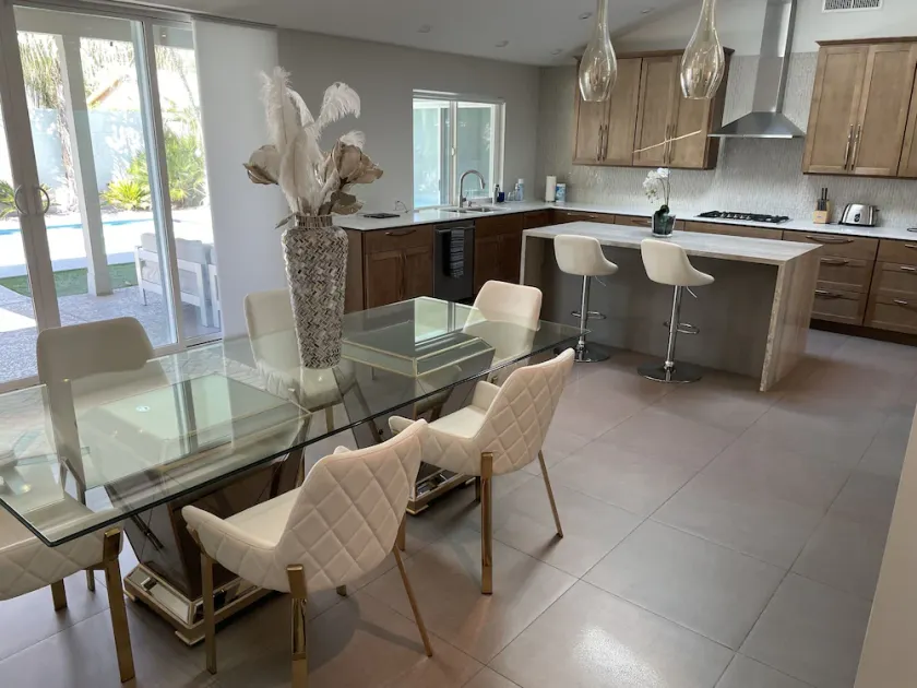 Luxurious modern 3-bedroom plus den home w/ pool & hot tub - Image 1