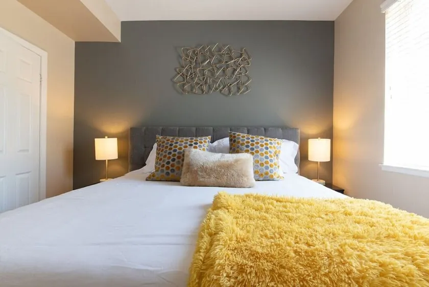 Saints 2BDRM King Suite Deluxe Living Cali - Image 1