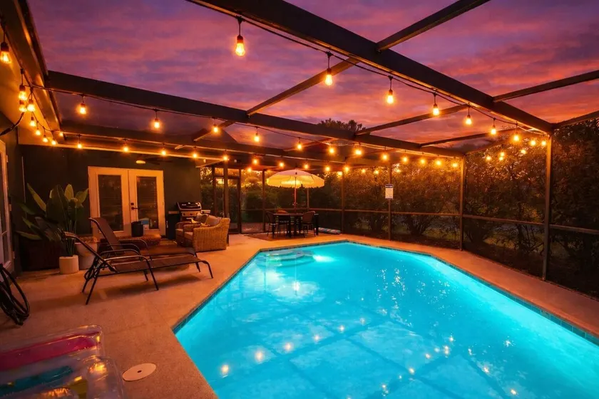 Luxury HEATED Salt-Water Pool Oasis Close to Beaches and Downtown!! - Image 1