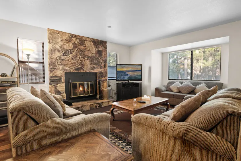 Summit X-ross Roads - Walk to Snow Summit, Fireplace, Deck, Barbecue - Image 1