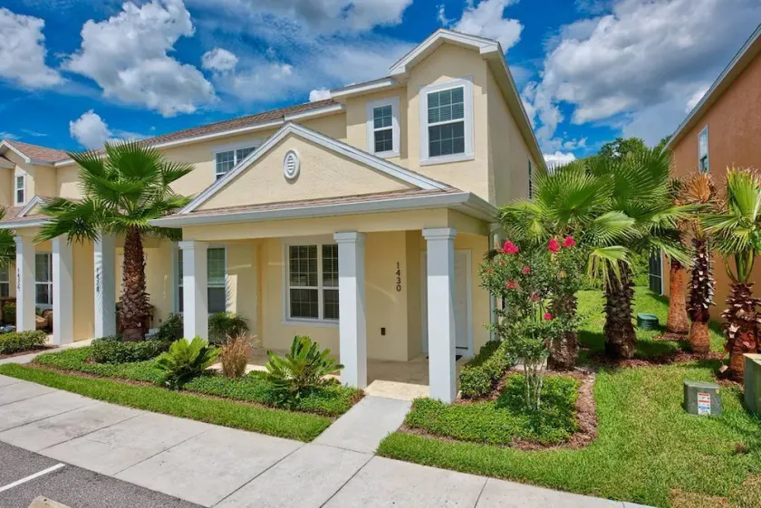 Modern Retreat Minutes From Disney, King Bed Pool, Free Wifi, 3 Bedroom, 3 Baths - Image 1