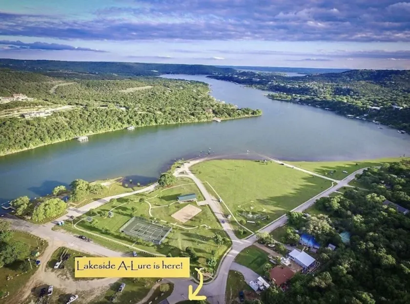Lake Travis Bungalow in Jonestown - Image 1