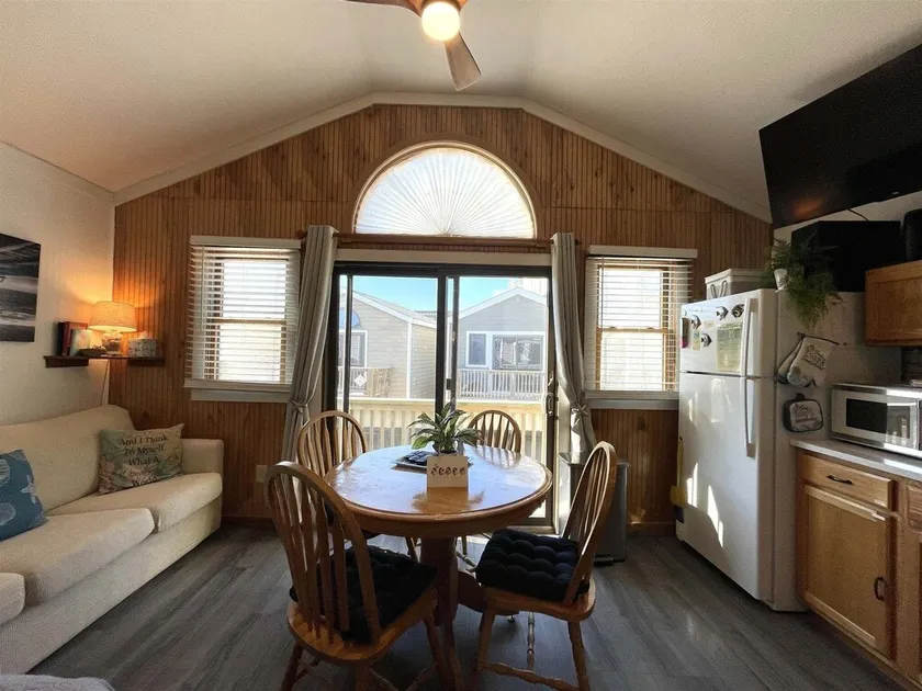 18 Foolish Endeavor Ii Studio Bedroom Condo by RedAwning - Image 1