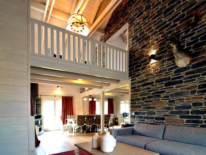 Luxurious Villa with Sauna, Hot Tub, Recreation Room, Large Enclosed Garden - Image 1