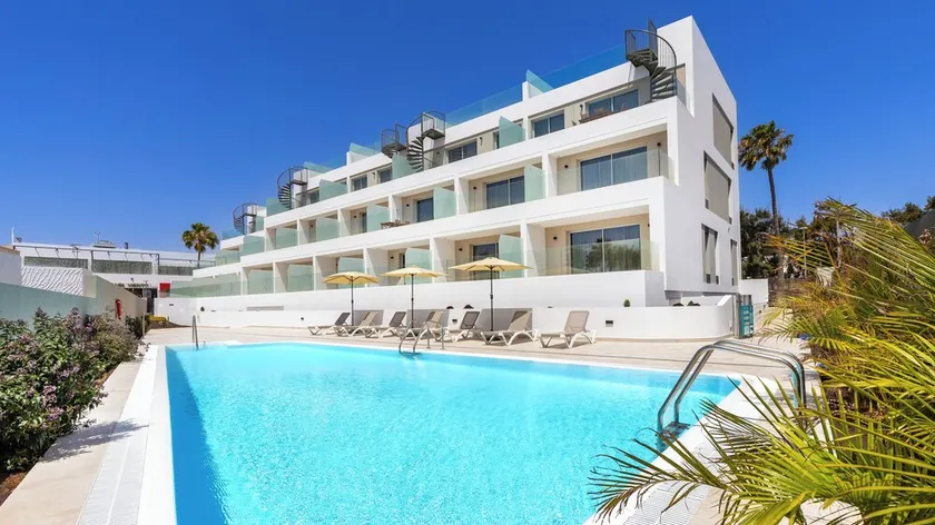 Calm Beach Apartments - Image 1
