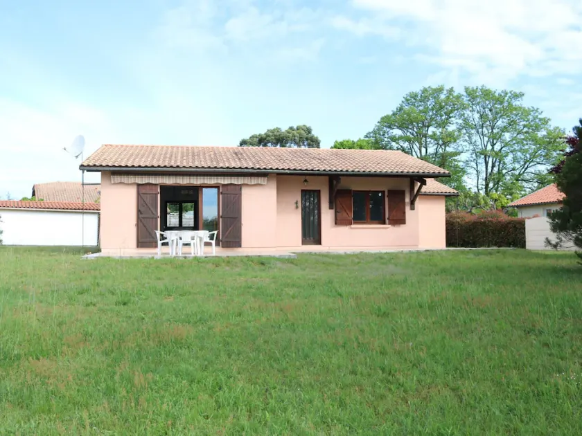 Pleasant Landaise House near the Lake - Image 1