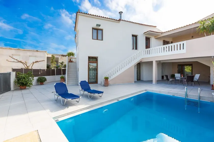 Lefteris Villa avec piscine privée, à seulement 3 km de la plage. - Image 1