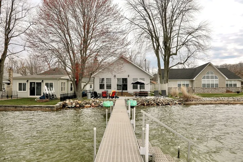 Unplug at our peaceful lake retreat - Image 1