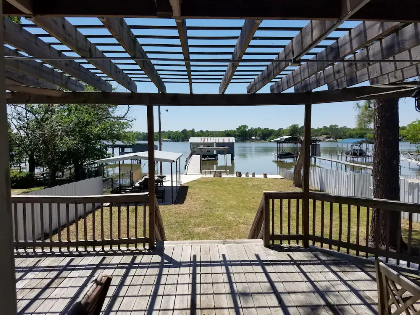 \"Twin Pines”-Lakefront House w/Boat House,Kayaks,Pdlebrd,Canoe&Over Water Swings - Image 1