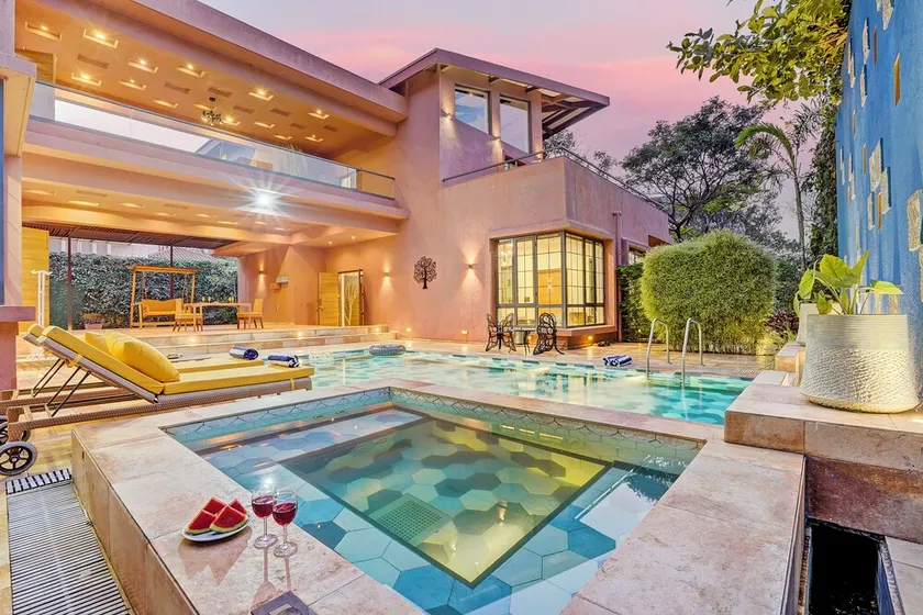 ELIVAAS Signature Villa 39 - Serene 6 BHK Retreat with Pvt Pool, Gaming Zone & Balcony - Image 1