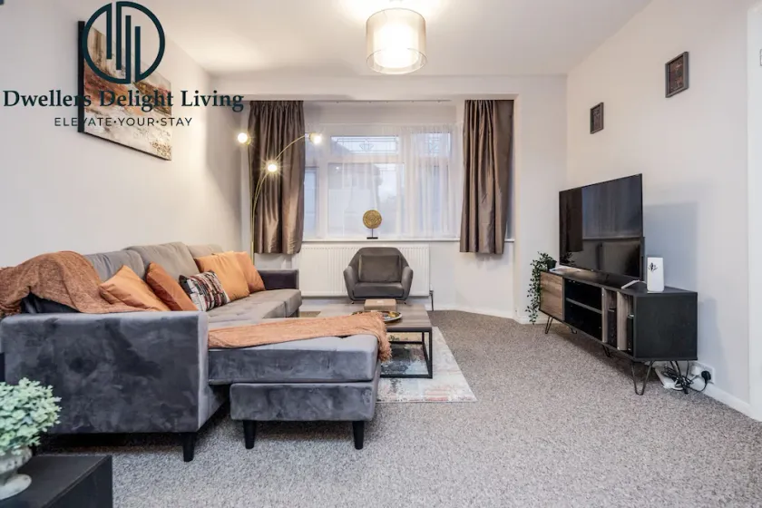 Stunning ☆ 3 Bedroom  ☆ 2 Bath house Hainault /Greater London☆ - Image 1