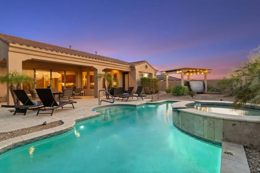 Fabulous custom home with a heated pool on a Jack Nicholaus golf course - Image 1