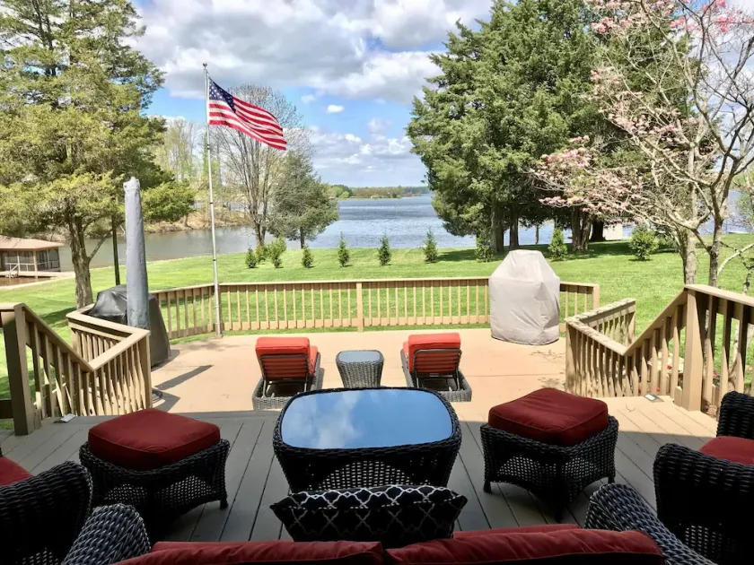 Amazing Views with Boathouse, Beach and Game Room on Lake Anna's Public Side - Image 1