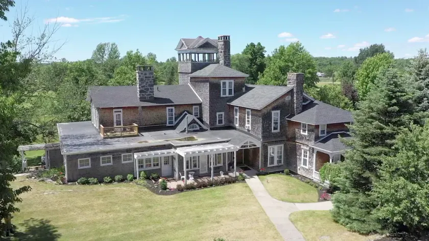 Perfect Thanksgiving/Holiday home - Amazing Kitchen, huge dining room & 10 rooms - Image 1