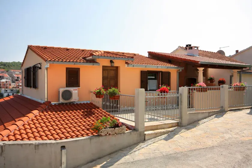 Apartamento de una habitación con una terraza Sutivan, Brac (A-745-b) - Image 1