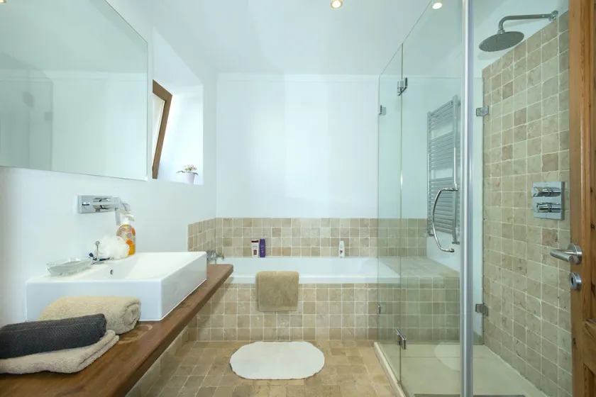 Owl Booking Villa Alvarez - 5 Min Walk to Old Town Center - Image 1