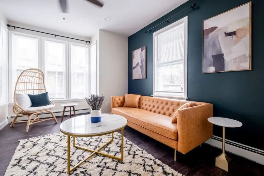 ★ Modern Renovation ★ 10-Bedrooms! Perfect For Large Groups! - Image 1