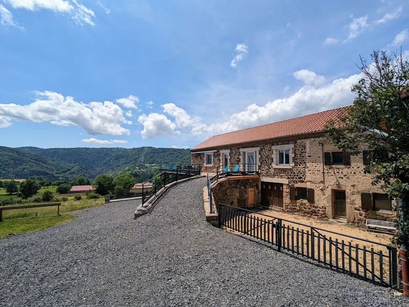 Gîte authentique et confortable avec vaste terrain et vue imprenable à Saint-Privat-d'Allier - FR-1-582-478 - Image 1