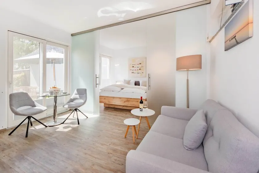 Cozy vacation apartment with terrace & lagoon view - quiet location by the lake - Image 1