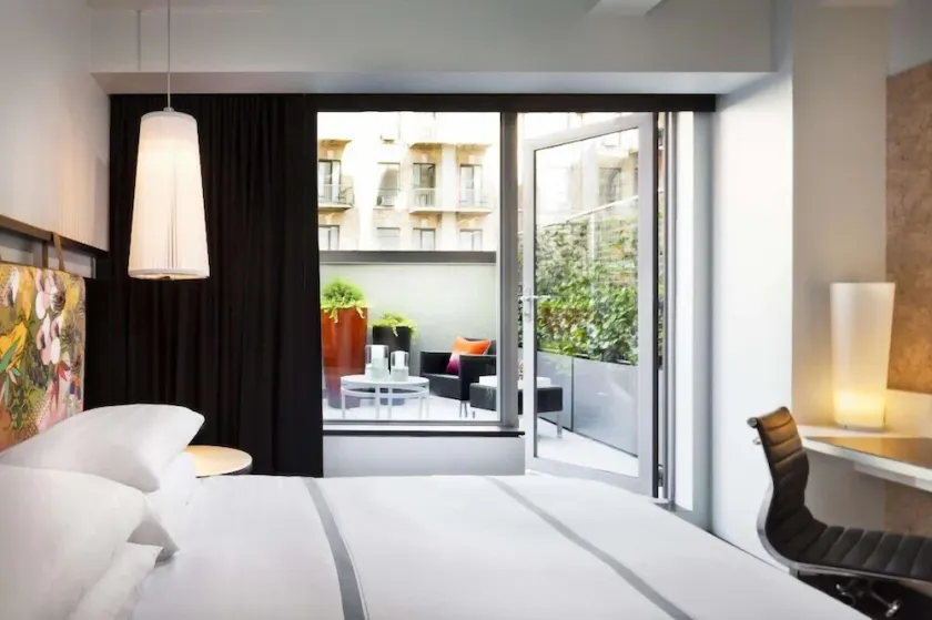 2 Connecting Suites at a 4⭐️ Hotel - Image 1
