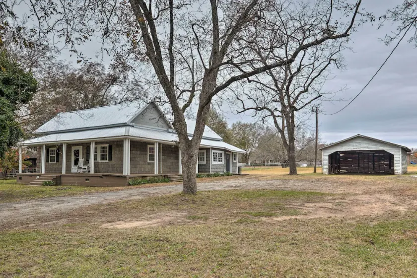 2 Mi to Lake Hartwell: Charming Southern Cottage - Image 1