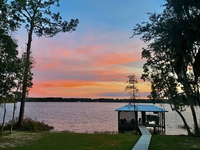 Hawthorne Lakefront Cottage am privaten Spring Fed Lake, Haustiere willkommen - Image 1