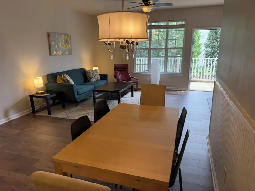 Beautiful Cornelius Condo, available for long-term - Image 1