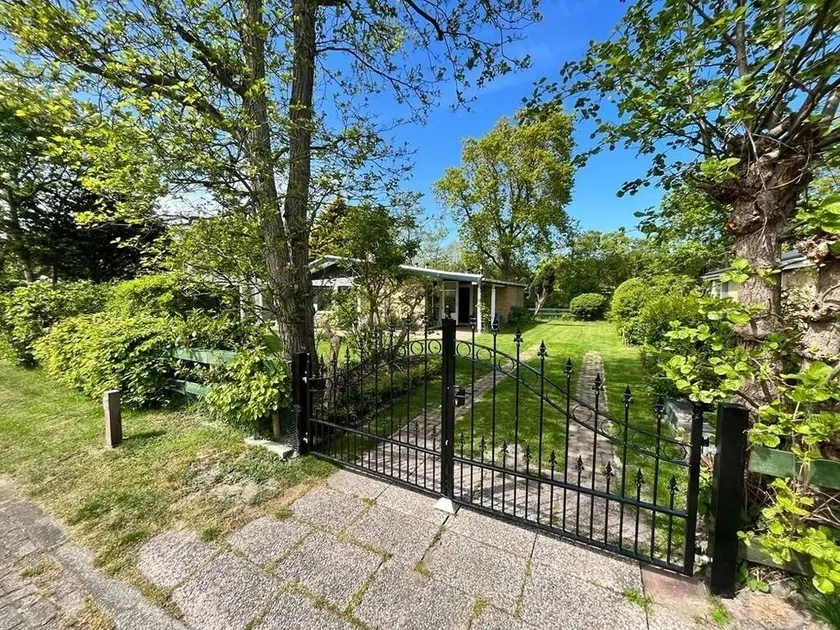 Renovated, Detached Luxury Bungalow - Image 1
