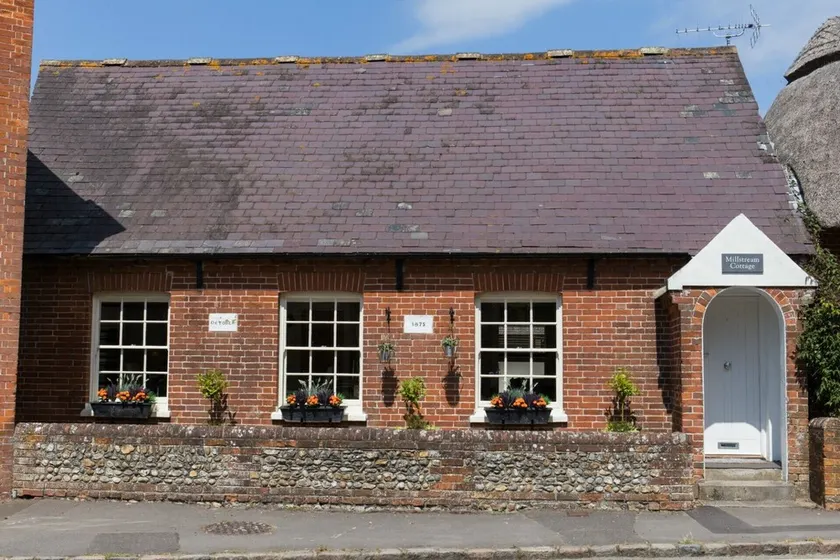 5-STAR LUXURY 'SPA-LIKE' COTTAGE RETREAT ON MILLSTREAM BY SEA i OLD BOSHAM - Image 1