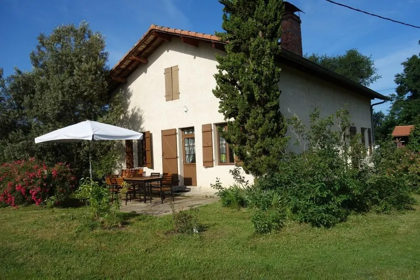 Gîte avec barbecue, terrasse et jardin - Image 1