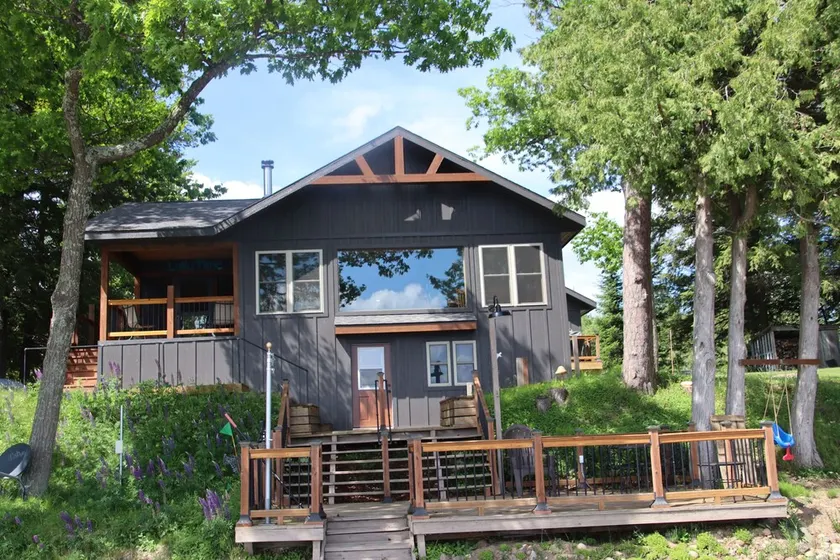Pickerel Lake: NEWLY RENOVATED 3 bed / 2 bath home on 300' of beautiful frontage - Image 1