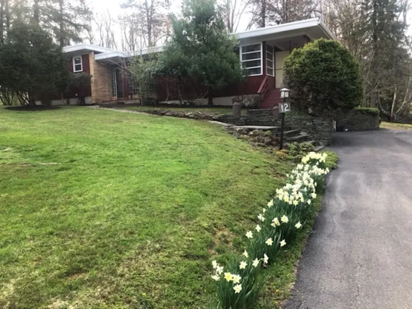 Mid-Century Modern Catskill Retreat, Walk to town - Image 1